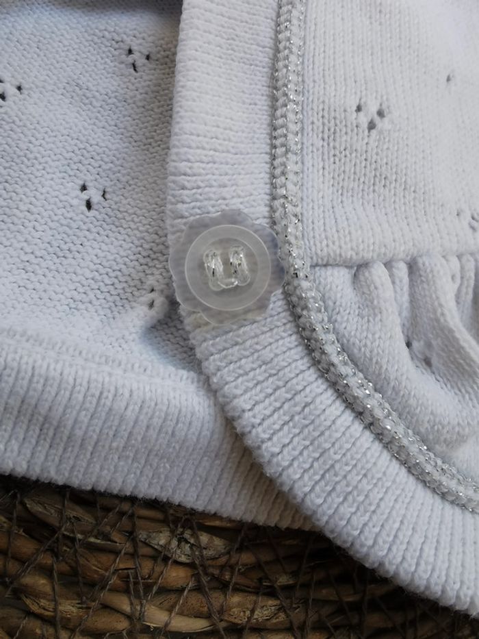 Gilet 👣 court boléro, blanc et argenté, tape à l'œil, 3 mois - photo numéro 6