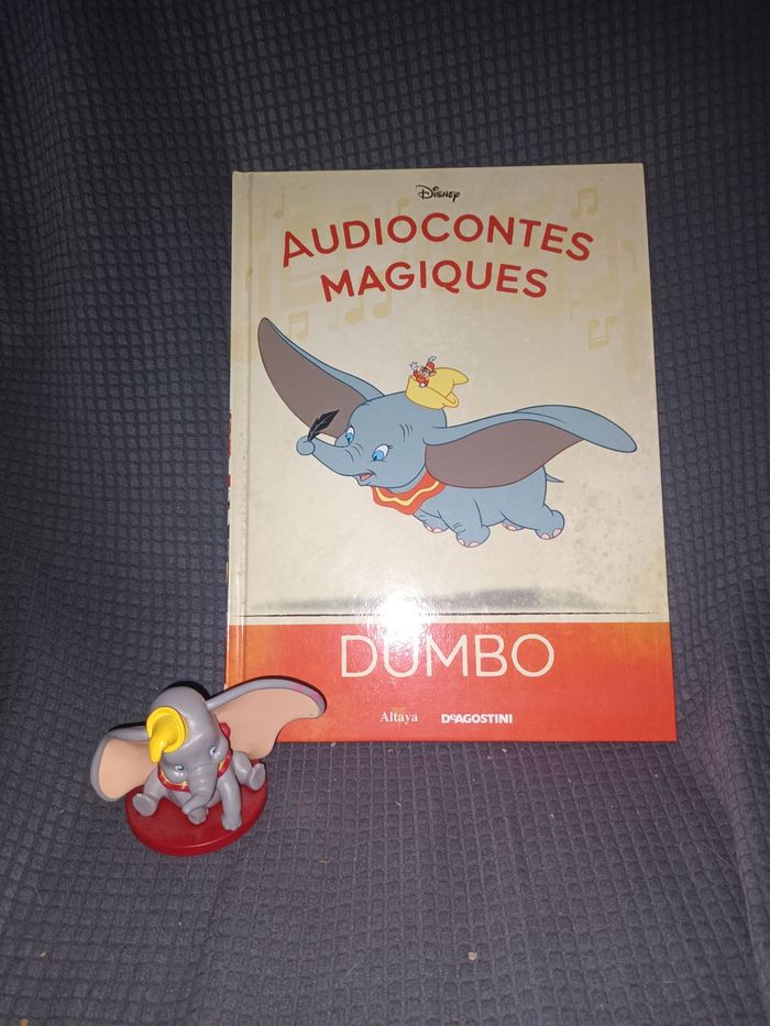 Livre audio contenant dumbo avec figurines