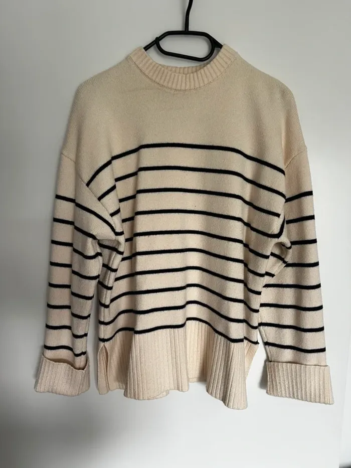 Pull rayé beige et noir