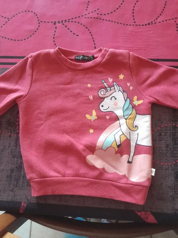 Pull licorne in extenso taille 9 mois