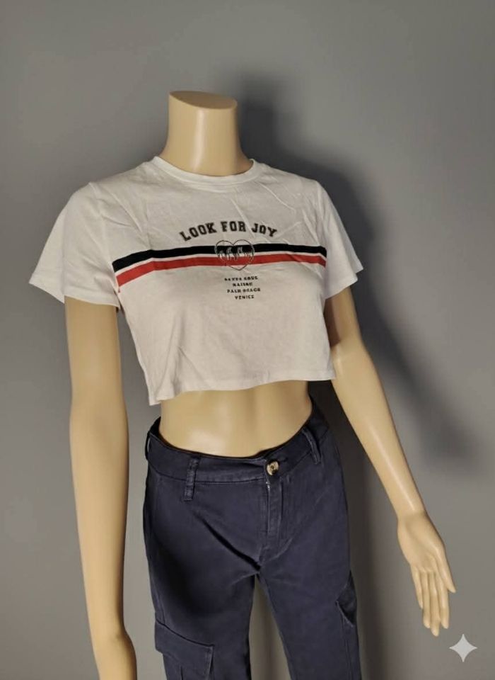 Crop top blanc Bershka "Look for Joy" - Neuf avec étiquette - Taille XS.