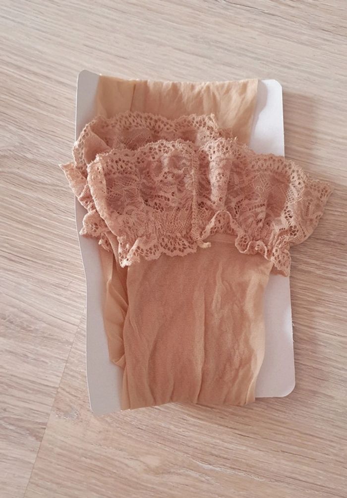Paire de bas beiges neufs - photo numéro 2
