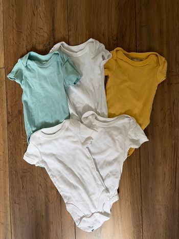 Lot 5 bodys manches courtes