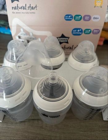 Biberons tommee tippee + tétines en plus