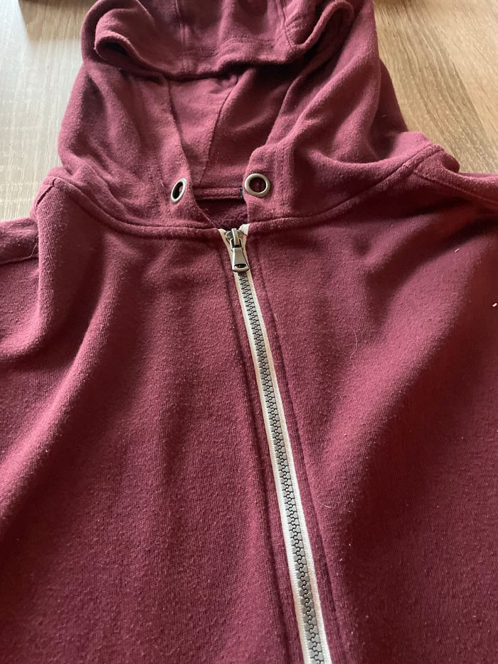 Très belle veste zippé bordeaux kiabi taille 16 ans - photo numéro 2