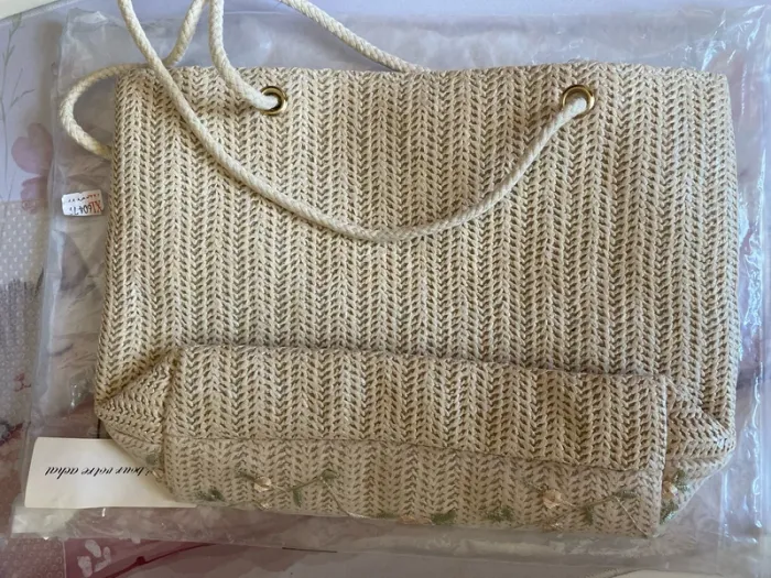 Sac de plage beige en paille avec fleurs brodées - photo numéro 3