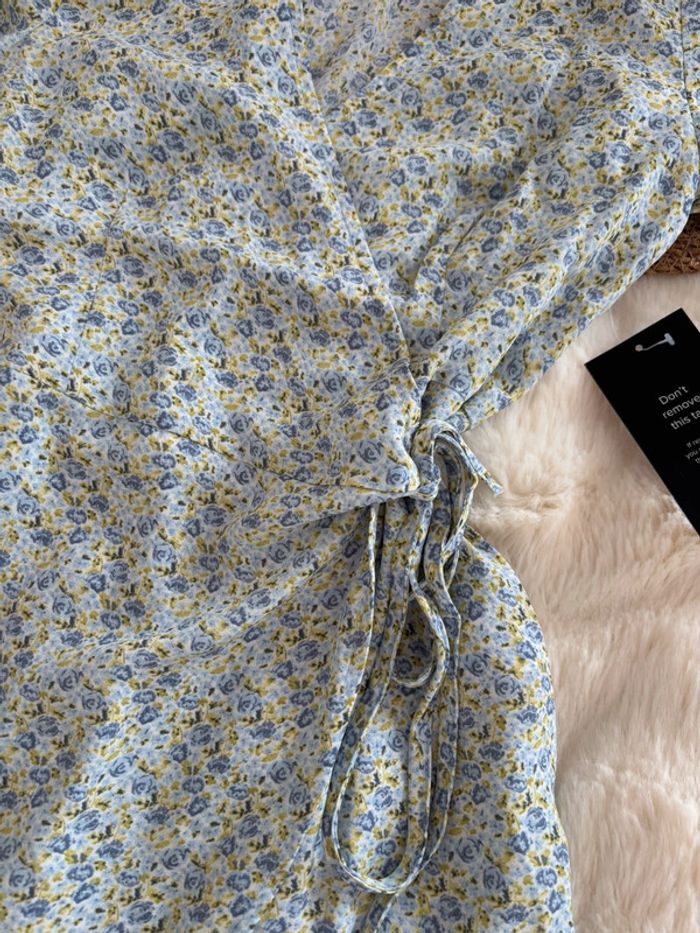 Robe à fleurs Na-Kd taille 36 EU = 38 FR - photo numéro 2