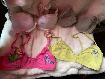 Lot de 4 soutiens gorge Etam 85A