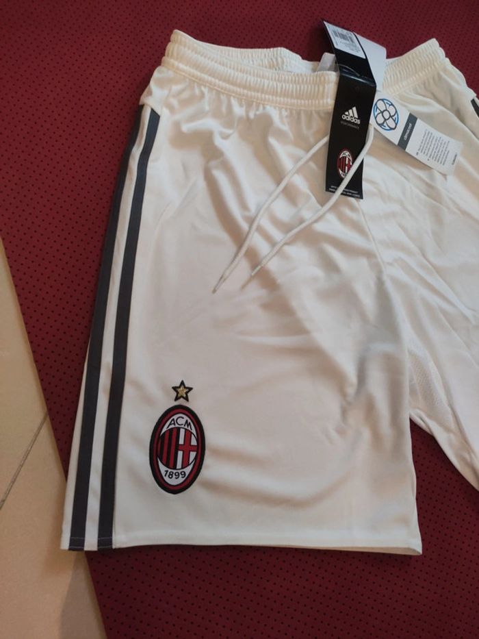 Short de foot Milan AC, Adidas Authentique Officiel taille Adulte S, Neuf - photo numéro 2