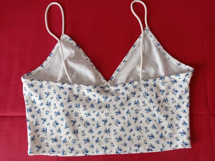 TOP SHEIN Blanc Fleurs Bleues. - photo numéro 2