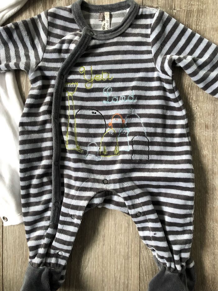 Pyjamas 1 mois - photo numéro 2