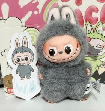 Labubu pin for love lettre W