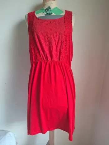 Robe rouge fluide, Coupe confortable et féminine, neuve, taille 46