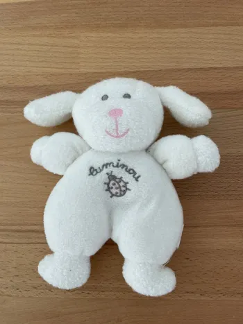 Doudou Luminou chien blanc hochet