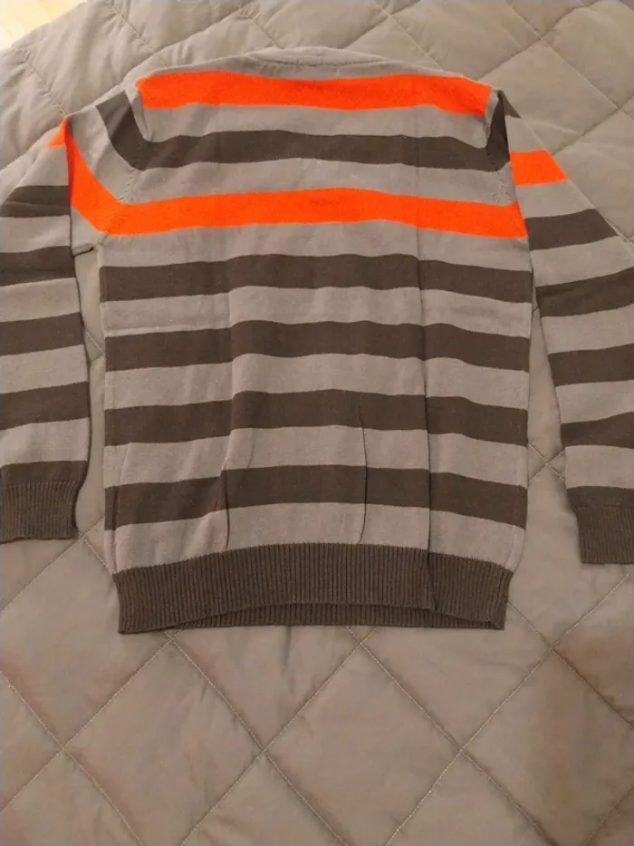 Pull gris/ rouge / noir T12A - photo numéro 5