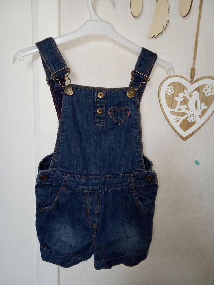 Short salopette en jean kidkanai en 3 ans 94 cm.