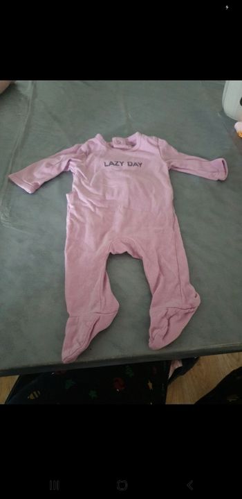 Pyjama leger 1 mois