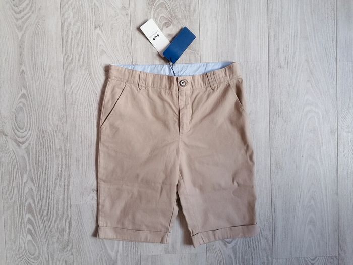 Bermuda Cyrillus
Taille 14 ans
Neuf étiqueté