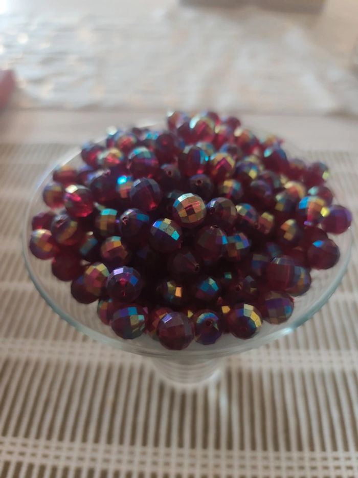 200 grammes de perles boules disco rouge