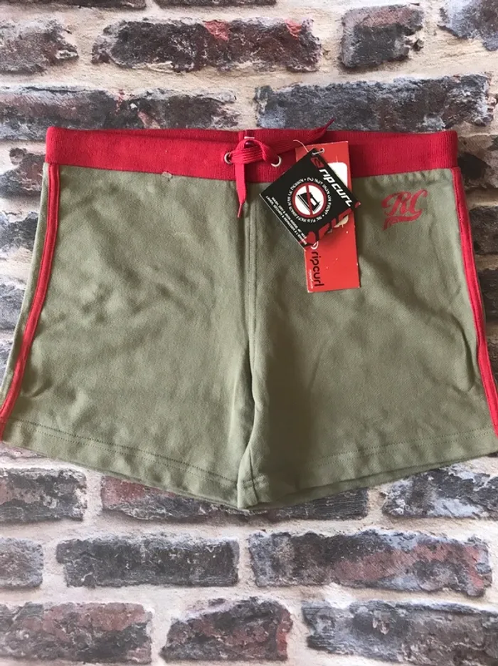 Short Ripcurl kaki et rouge neuf avec étiquette