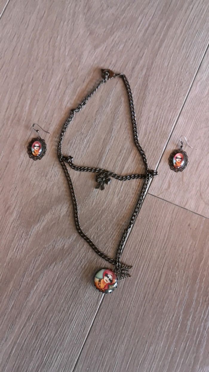 Jolie parure collier boucles d'oreilles