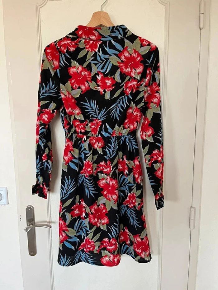 Robe noire imprimé hibiscus rouge – Taille 38 - photo numéro 3