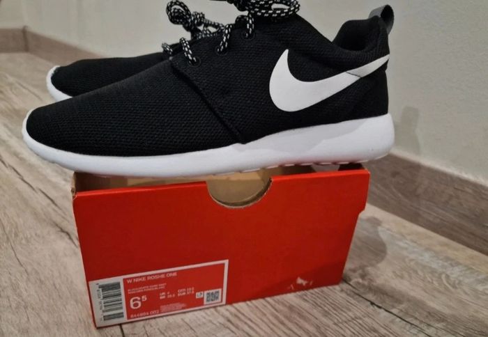 Basket Nike Roshe 37,5 Neuve - photo numéro 3