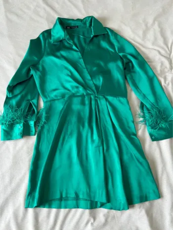 Robe effet satiné plume Zara vert taille m