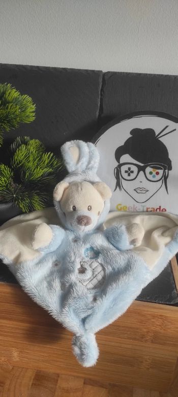Doudou plat ours auchan déguisé en lapin beige bleu jaune lune étoile oiseau