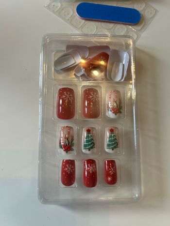 Lot 24 press on nails / faux-ongles 💅🏻 thème et motifs Noël