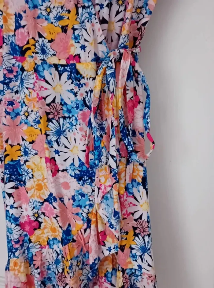 Robe portefeuille fleuri kiabi 38 neuf - photo numéro 4