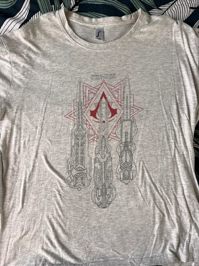 TEE shirt assassin’s creed taille L