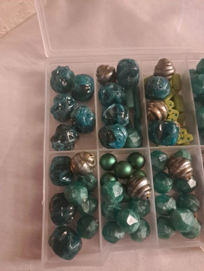 Boîte de perles vertes - photo numéro 7