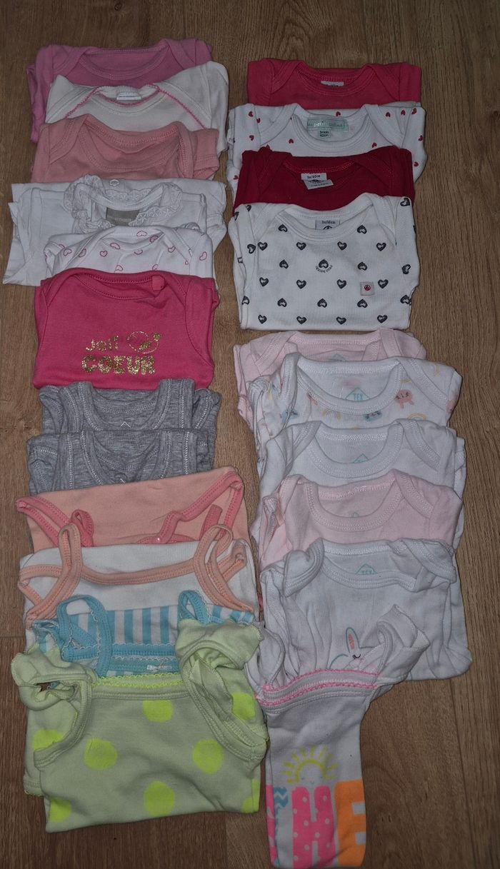 Gros lot de vêtements en 3mois - photo numéro 2