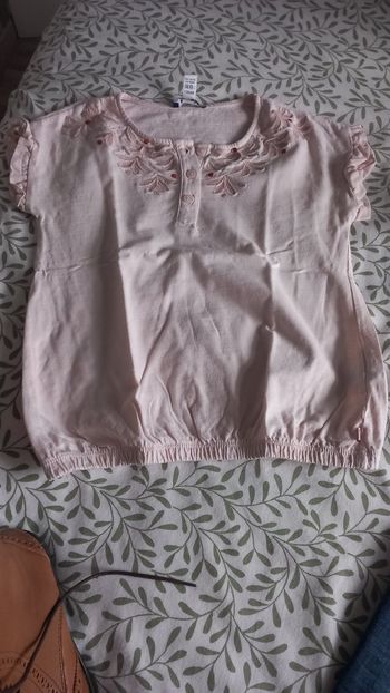 Tee shirt rose avec fleurs brodées okaidi 8 ans manches courtes fille