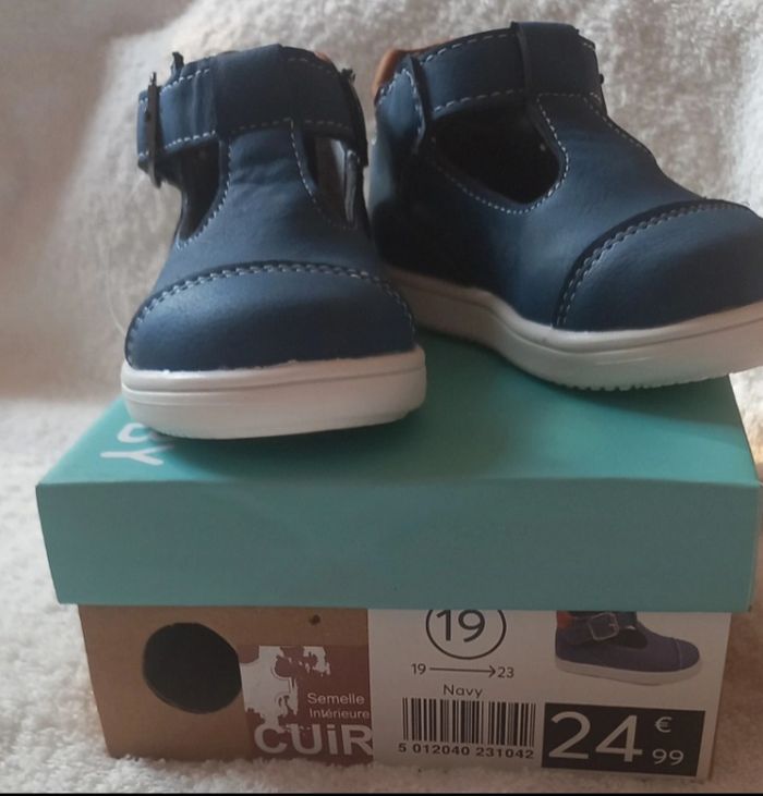 Chaussure garçon t 19 - photo numéro 2