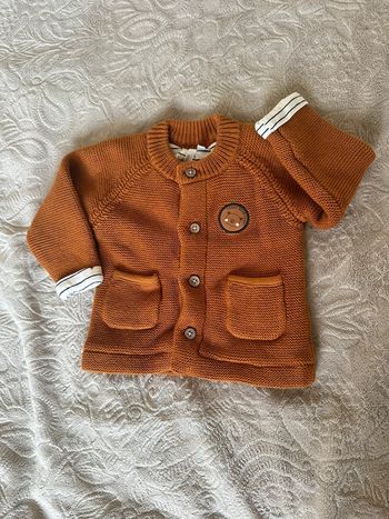Gilet en tricot point mousse badge brodé ourson pour bébé garçon 3 mois Orchestra