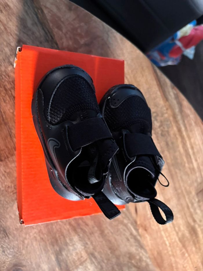 Baskets Nike P.19,5 Neuves unisex - photo numéro 3