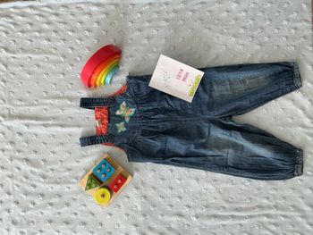 salopette en jean large 12/18 mois broderie devant H&M