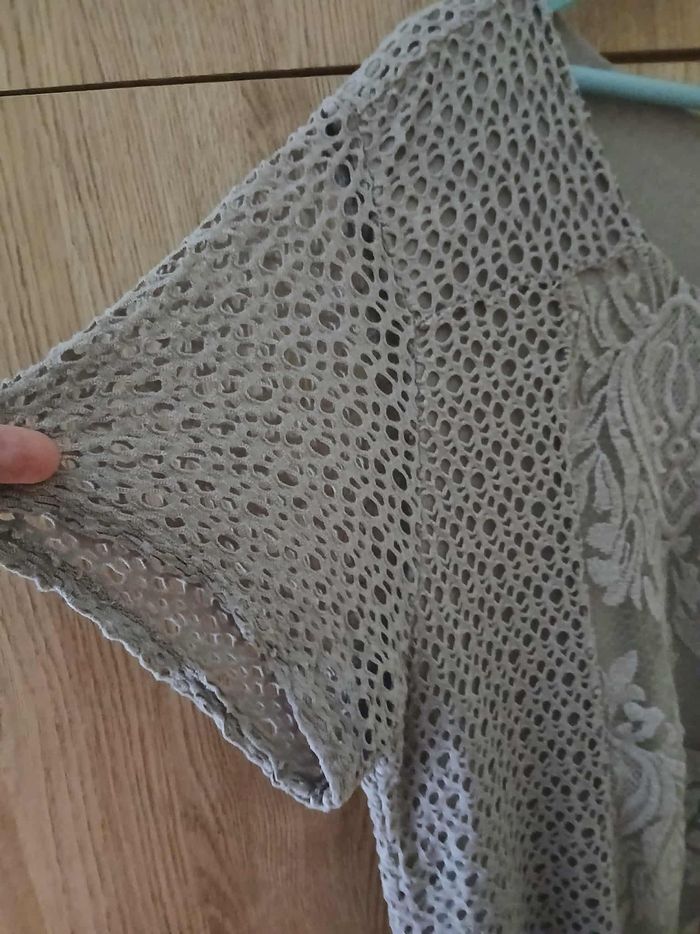 Tee-shirt ou tunique prix négociable - photo numéro 2