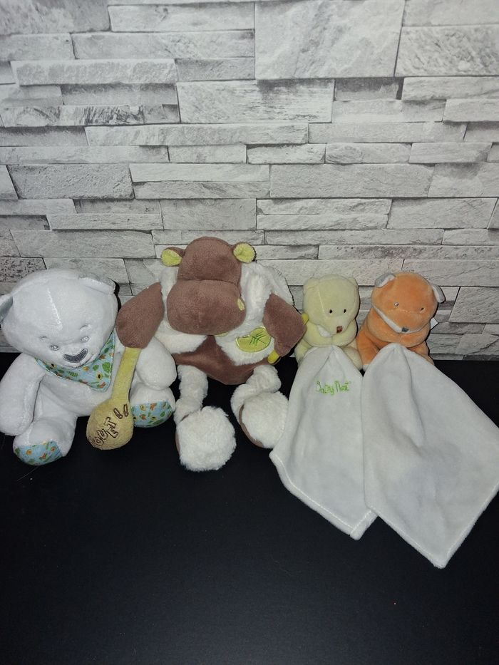 Lot de quatre peluches