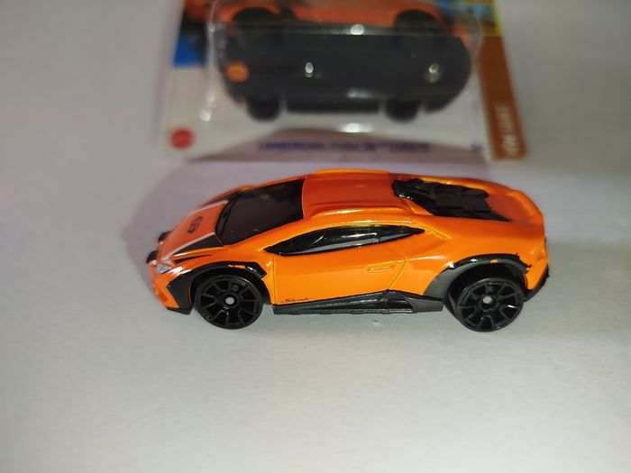 Hot Wheels Lamborghini Huracán Sterrato 2024 - photo numéro 5