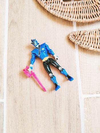 🙅 Power rangers Samurai figurine ranger bleu avec accessoire marque bandai