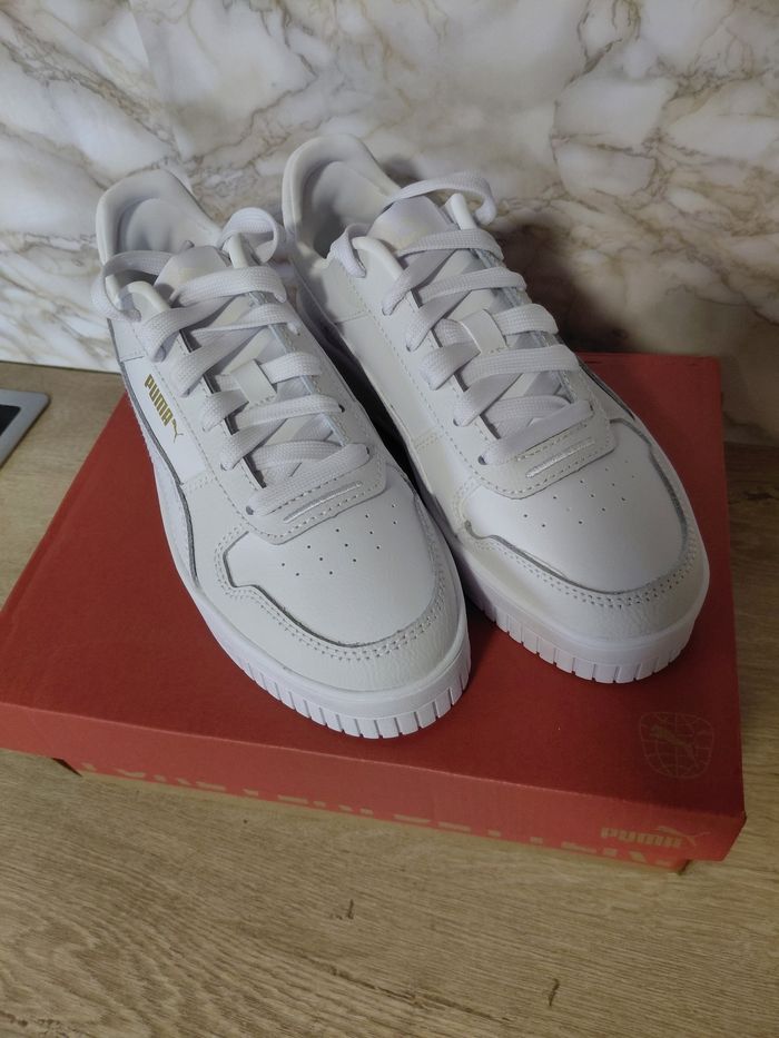 Superbe paire de baskets Puma blanches 🖤 - photo numéro 2