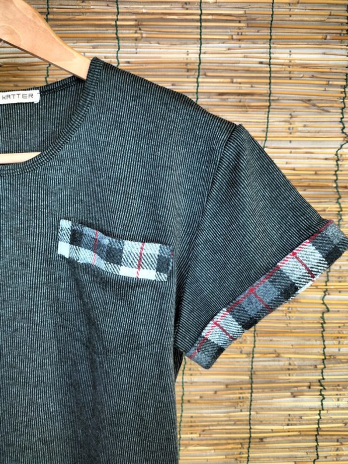 T-shirt rayé noir et gris Neill Katter - photo numéro 4