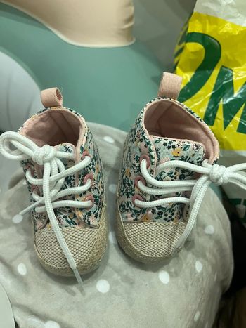 Baskets fleuris Gémo