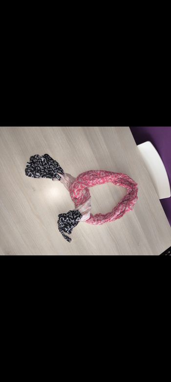 Foulard femme noir et rose