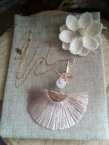 Collier sautoir danseuse avec perle de jade blanc