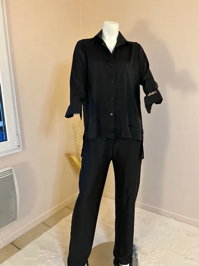 Ensemble chemise et pantalon + écharpe châle