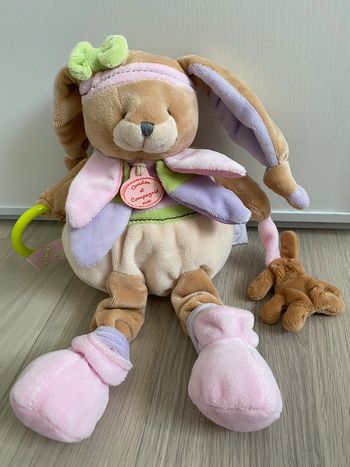 Doudou et compagnie pantin d’activité lapin lila